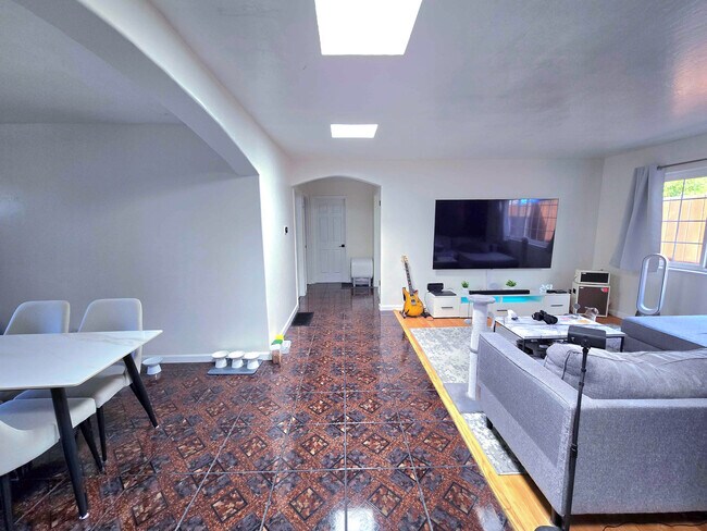 Building Photo - 2946 E 29th St Unit 2946A