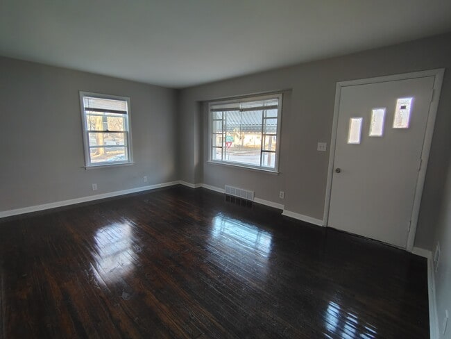 Building Photo - 624 Alliance Ave