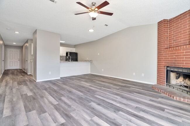 Photo - Newly remodeled 3 Bed 2 Bath Duplex!!