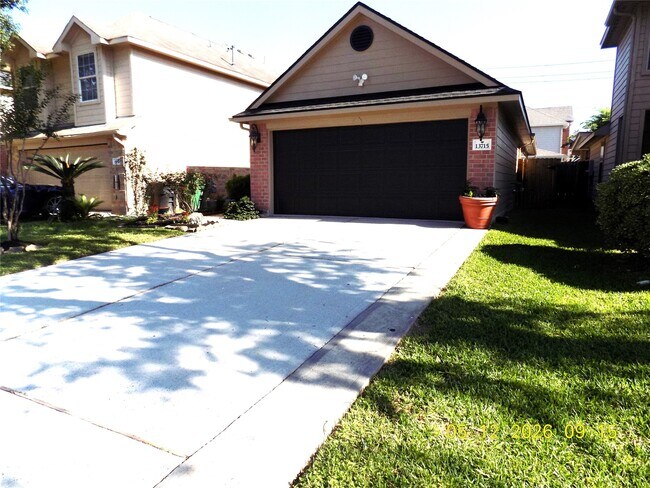 Photo - 13715 Rural Oak St