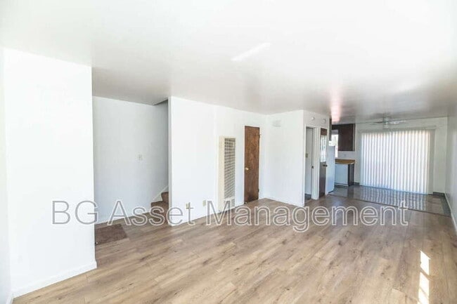 Building Photo - 547 Rodeo Ave Unit F