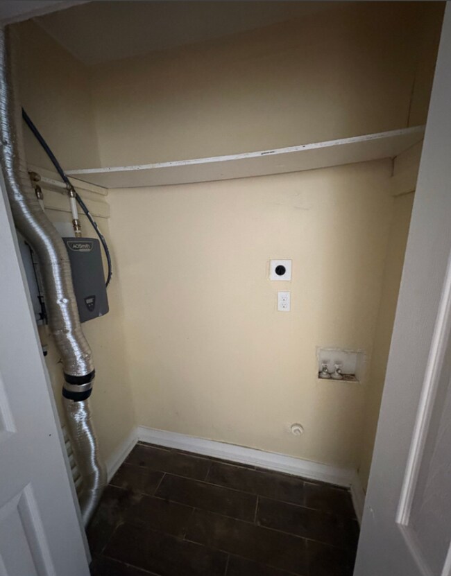 Photo - Cozy & Comfortable Newly Renovated 3 Bedroom Home in Hyde Park Area