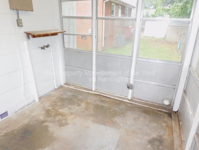 Photo - 3407 Derby Pl