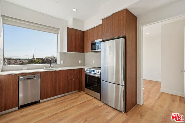 Photo - 10431 Santa Monica Blvd Unidad 304