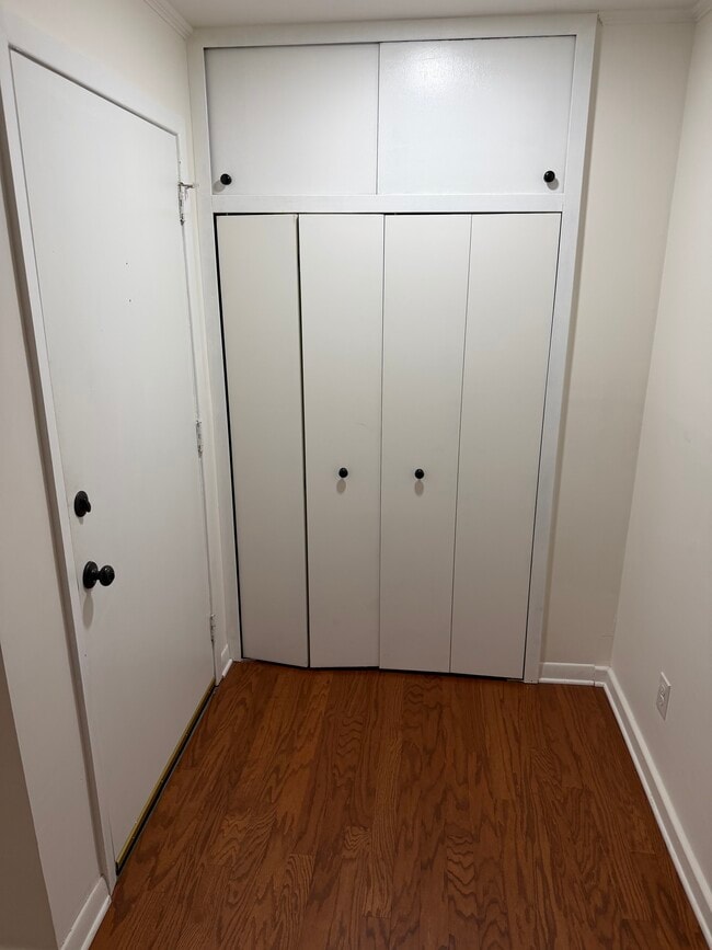 Entryway - 5375 Gordon Dr