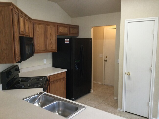 Photo - 702 Fleming St