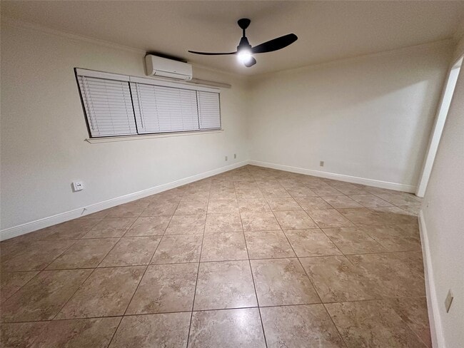 Building Photo - 2812 Wichita St Unit 2