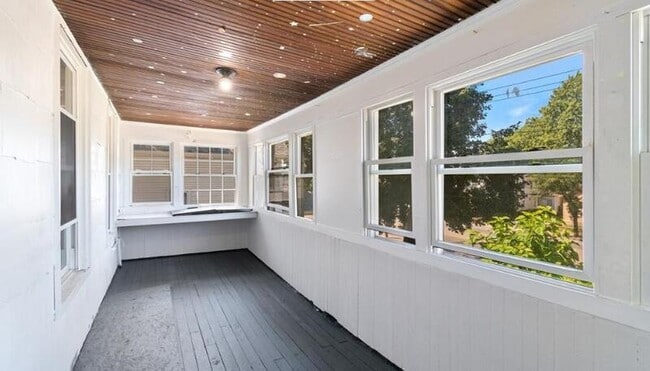 Photo - 1179 Lyell Ave