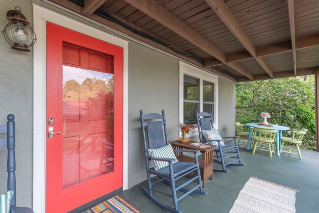 Front porch - 159 Jb Ivey Ln Unit Farmhouse Charmer II