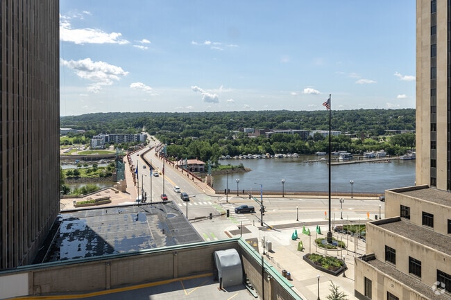 1BR, 1BA - 715SF - View