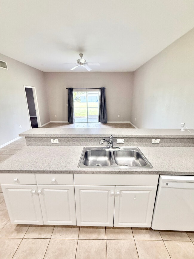 Photo - 147 SE 13th St