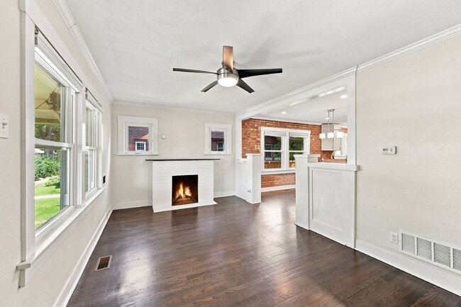 $3,195.95-  3 Bed, 2 Bath Home in Denver with Private Outdoor Area!