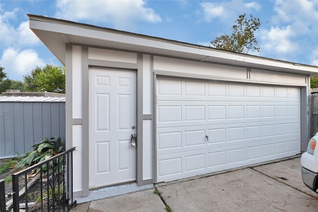 Photo - 11727 Scottsdale Dr