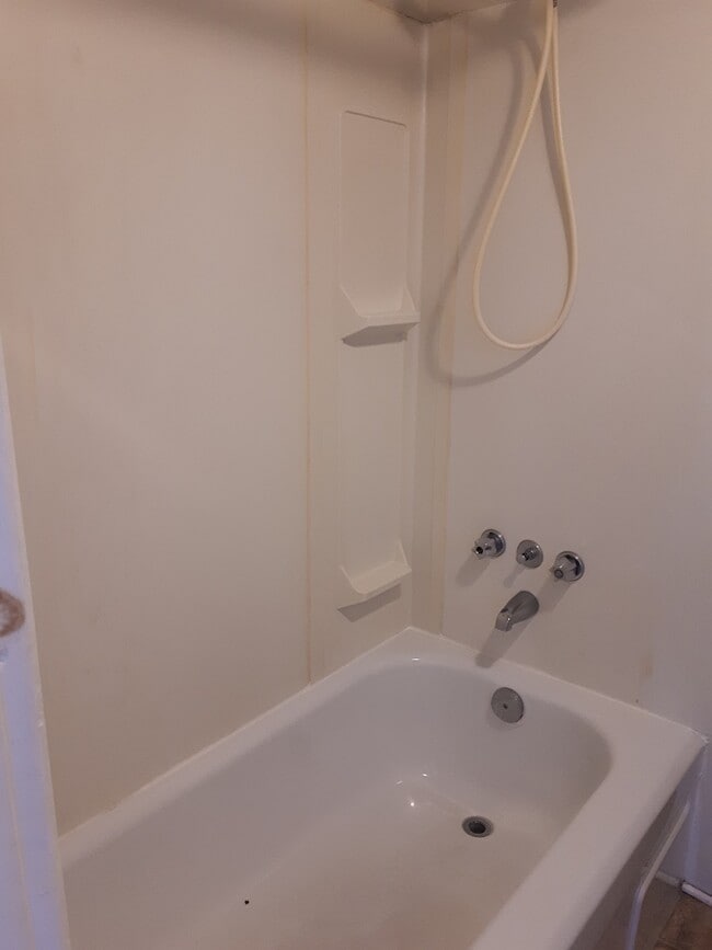 Photo - 184 Christina St S Unit 2