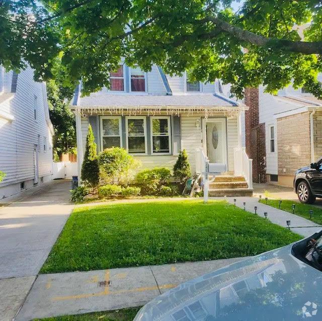 Building Photo - 248- 28-241-87 87th Dr Rental