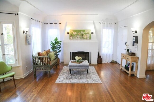 Photo - 601 Sweetzer Ave Unit B