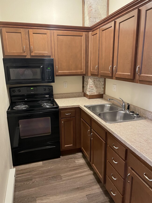 606 Broadway St Unit 202