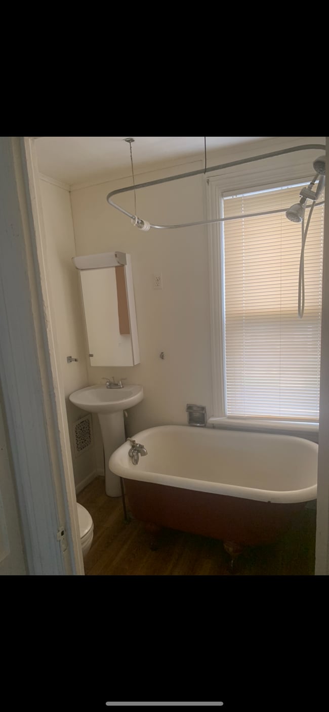 Building Photo - 1613 Forster St Rental