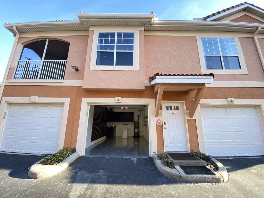 Photo - 5000 Culbreath Key Way (Tampa, FL)