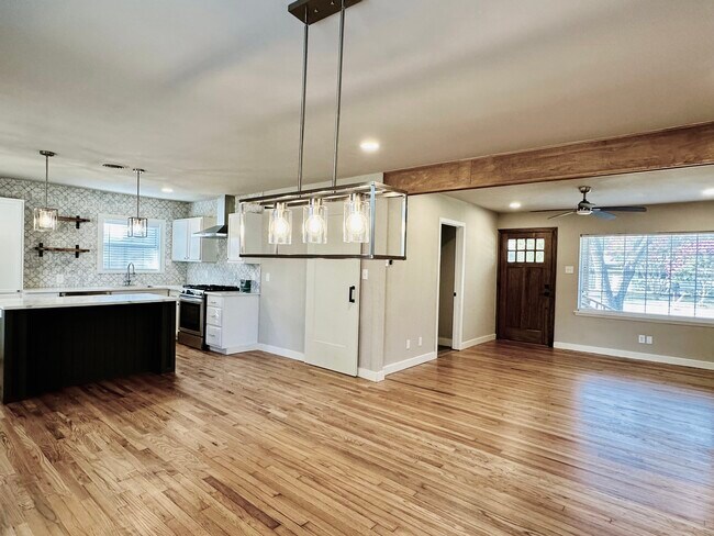 Photo - 441 Jolee St