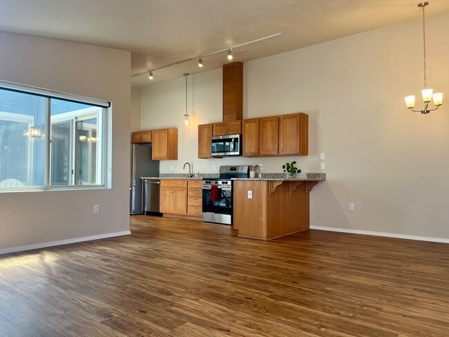 Photo - 916 E 5th Ave