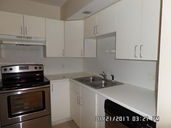 Building Photo - 3610 NW 21st St Unit 410 Rental