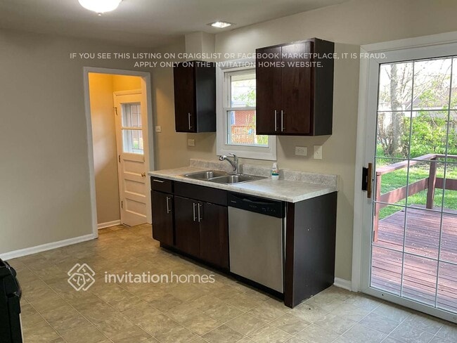 Photo - 5925 W 91st St