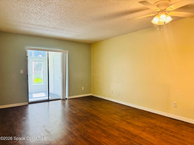 Photo - 3092 Sir Hamilton Cir Unit 4