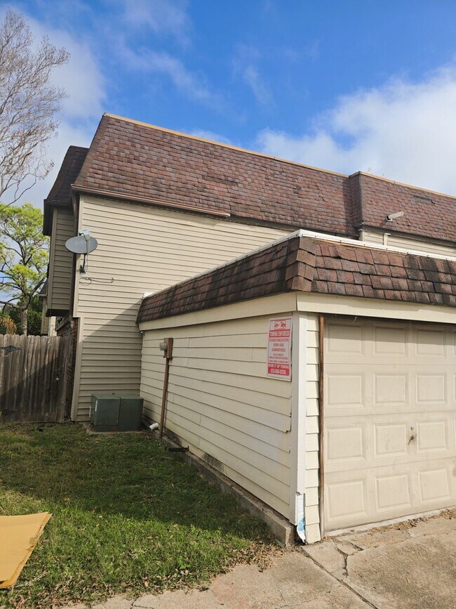 Photo - 8379 La Roche Ln