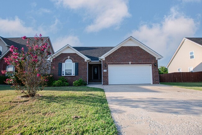 Building Photo - Pet Friendly Three Bedroom! Rental