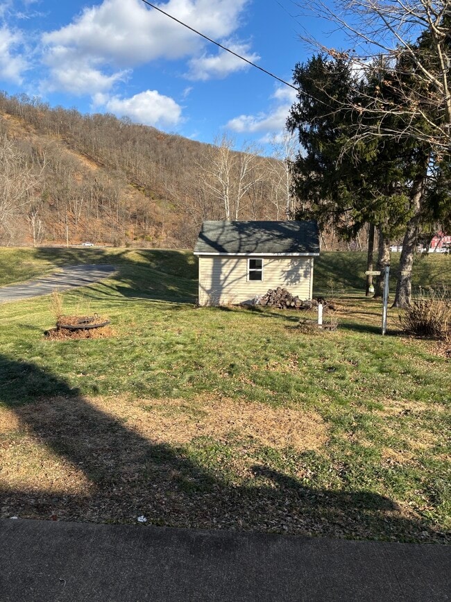 Photo - 579 W Mahoning St