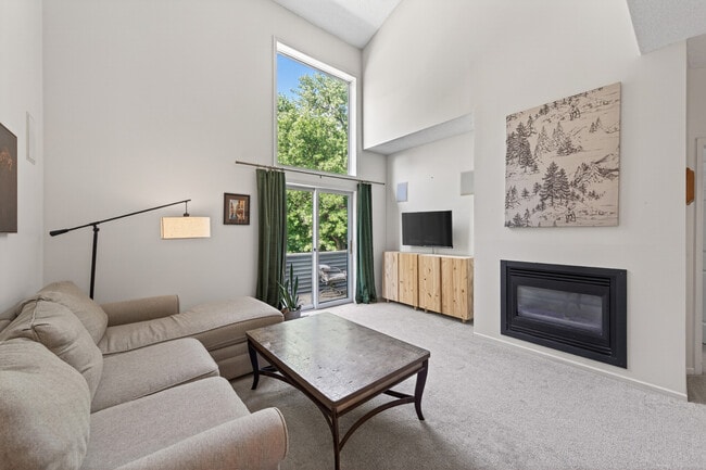 Photo - 631 Woodduck Dr