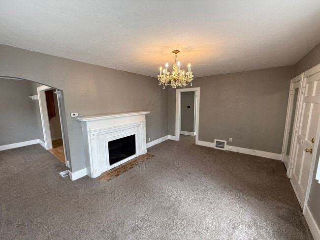 Photo - 745 E St NE