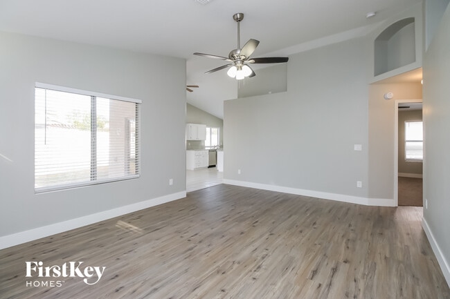 Photo - 812 E Morelos St