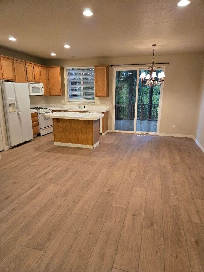 Photo - All Brand New flooring- 3 br 2.5 bth - Wal... Townhome