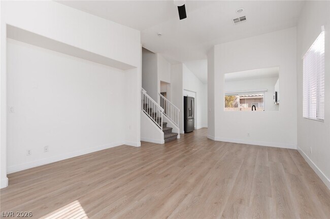 Photo - 886 Park Walk Ave