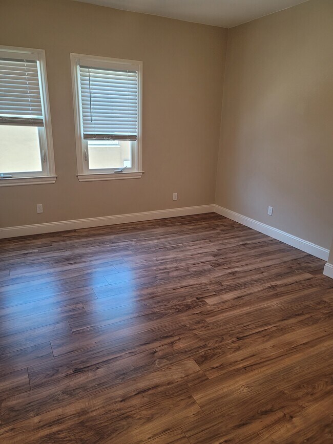 Photo - 575 56th St Unidad 1