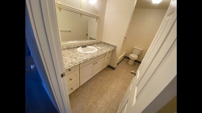 Photo - Del-View Apartments