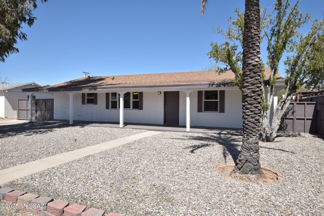 Photo - 4233 E Lester St