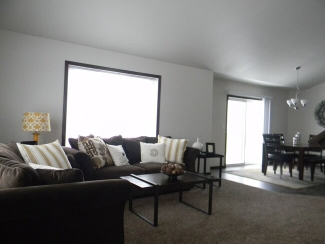 Photo - 521 E Foxtail Dr