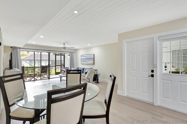Photo - 4885 SE Capstan Ave