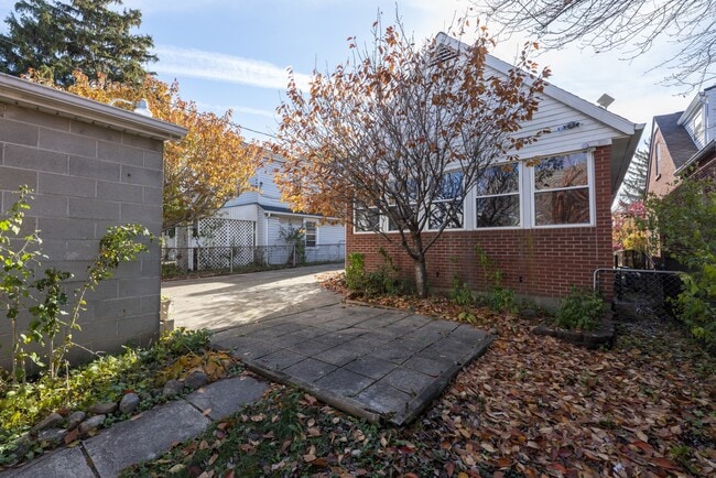 Photo - 28 E Jeffrey Pl