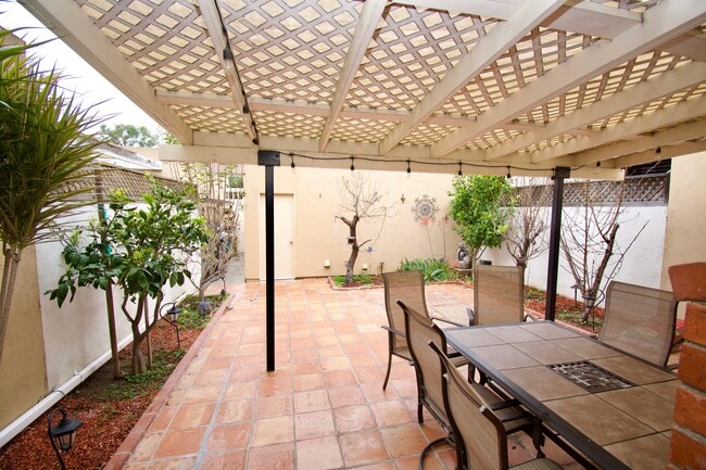 Photo - 17070 Los Modelos St