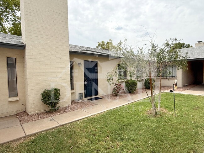 Photo - 1028 W Malibu Dr