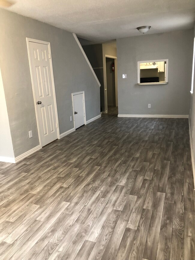 Photo - 304 Loire Ave