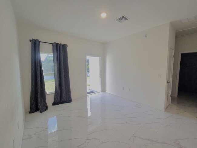 Photo - Cute and Cozy 2/1 Single family home