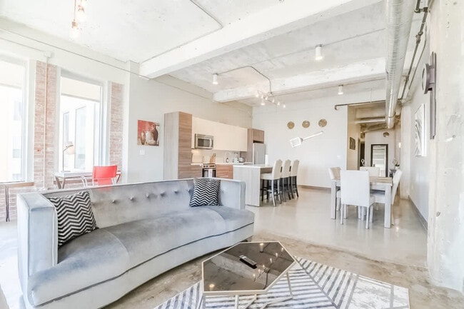 Building Photo - 500 S Ervay St Rental
