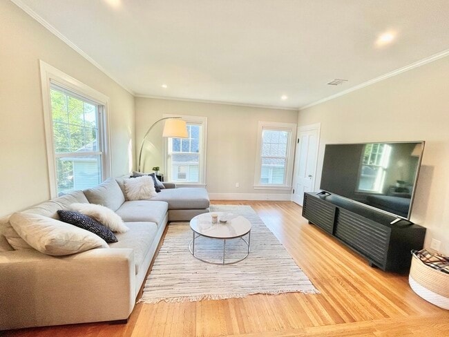 Building Photo - 103 Thurston St Unit 1