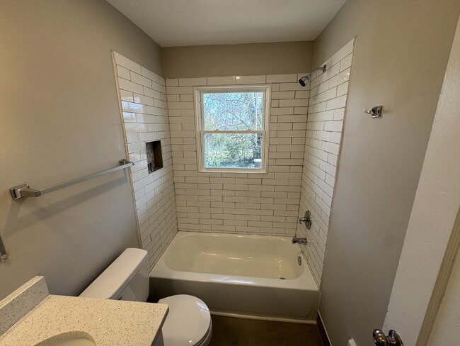 Photo - Cozy 1 Bedroom Apartment in the Heart of W. GVL. Steps from Unity Park and Pendleton St.