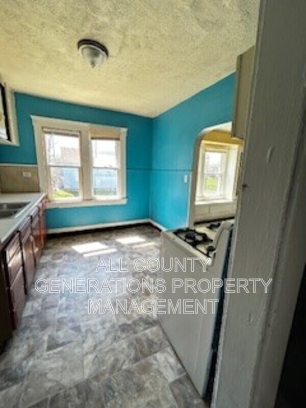 Photo - 1011 E 140th St Unit Up